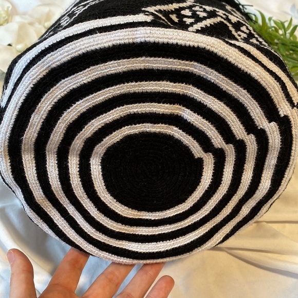 Black and White Butterfly Pattern Large Wayuu Drawstring Crossbody Mochila Bag - Picture 4 of 11